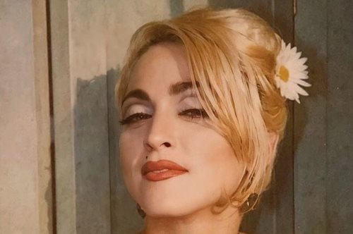 «Έχασε τη μητέρα της από καρκίνο σε ηλικία πέντε ετών, αλλά μετέτρεψε την απώλεια σε δημιουργία»