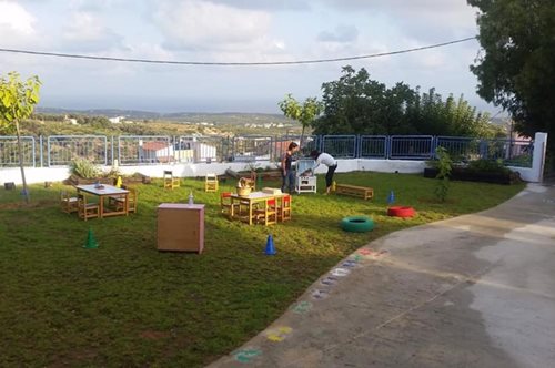 «Πόσο όμορφη εικόνα, να βλέπεις τα παιδιά έξω, στο πράσινο, να μαθαίνουν και να χαίρονται»