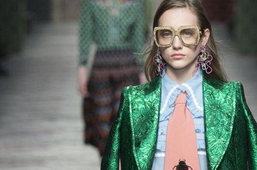 Ποιο είναι το παπούτσι του μήνα; Ο κόσμος της μόδας υποκλίνεται