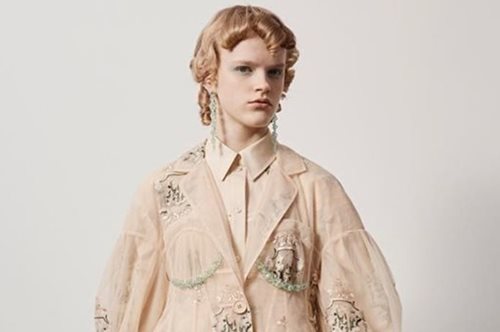 Η απλότητα ισούται με την αριστοκρατικότητα: Η νέα εποχή φέρνει μία ολόφρεσκη τάση στο μακιγιάζ