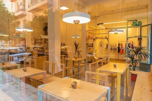 Vegan γλυκά, καλός καφές και indie brands στο νέο, φωτεινό πολυχώρο της Κυψέλης