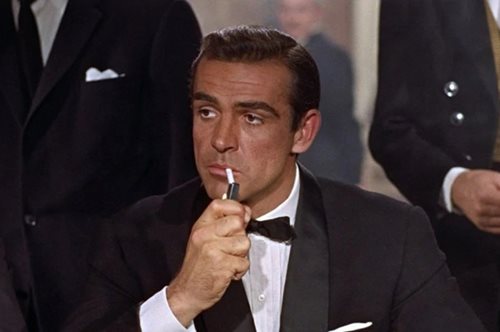 Τζέιμς Μποντ: Τα βιβλία του Ίαν Φλέμινγκ ξαναγράφονται, για να αφαιρεθούν ρατσιστικές εκφράσεις