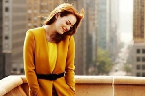 Η Έμα Στόουν με σαλοπέτα και φουσκωμένη κοιλιά: Oι φωτό που πυροδότησαν τις φήμες για εγκυμοσύνη