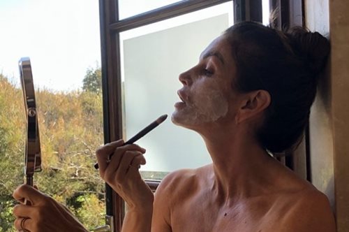 Μετά τα πενήντα: Το προϊόν-θαύμα που νικάει και τα σημάδια γήρανσης και την ξηροδερμία