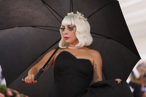 «Αυτοτραυματιζόμουν και έλεγα, δείτε, έκοψα τον εαυτό μου. Είχα αυτοκτονικές σκέψεις κάθε μέρα»