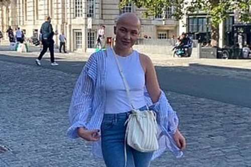 «Πώς πάνε οι χημειοθεραπείες;» Η εξομολόγηση μίας γυναίκας που πάσχει από αλωπεκία