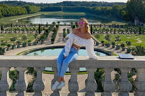 Με σύνολο Dior και χρυσά κοσμήματα: Όλοι μιλούν για την εμφάνιση της Ευγενίας Νιάρχου στο Παρίσι