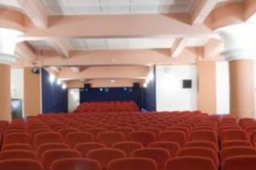 «Σας παρακαλούμε με όση ψυχή μας απομένει να διατηρήσετε ζωντανές τις κινηματογραφικές αίθουσες»