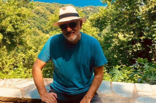 «Και η ζωή συνεχίζεται»: H αισιόδοξη, σπάνια φωτογραφία του Νίκου Πορτοκάλογλου με τη σύζυγό του