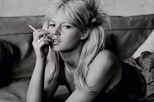 «Γρονθοκοπούσα το στομάχι μου και ζητούσα μορφίνη. Δεν άντεχα με βλέπω έγκυο»