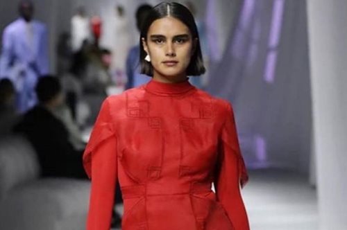 Φοράει medium, έχει καμπύλες και ύψος 1,75: Η Τζιλ Κορτλέβ αλλάζει την εικόνα των μοντέλων 