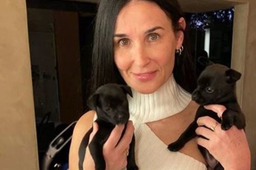 Η Ντέμι Μουρ ποζάρει με εσώρουχα στα 57 της και μεταθέτει το όριο του σεξαπίλ στο «για πάντα» 