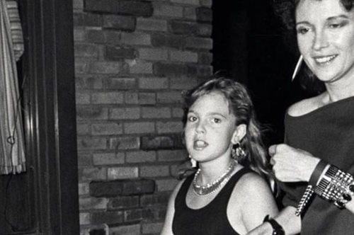 Στα 12 της χόρευε στο Studio 54, στα 14 έκανε χρήση κοκαΐνης. Η δραματική εφηβεία της Ντρου Μπάριμορ