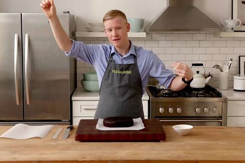 Πώς να κόψεις το παντεσπάνι στη μέση με οδοντικό νήμα