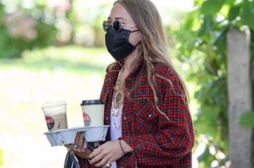 Τόσο καιρό τα φοράμε λάθος. Η Μέρι Κέιτ Όλσεν φόρεσε τζιν και μποτάκια με τον πιο σύγχρονο τρόπο