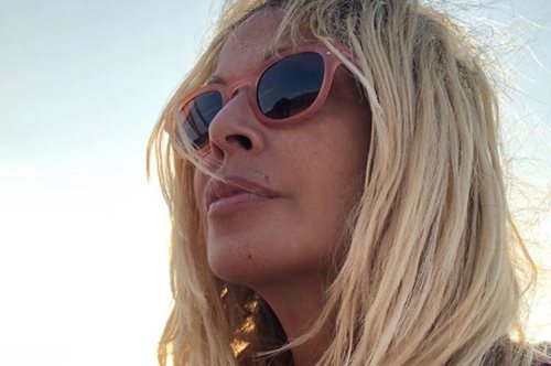 Η Άννα Βίσση στην παραλία με το πιο ανατρεπτικό χρώμα στο μαγιό