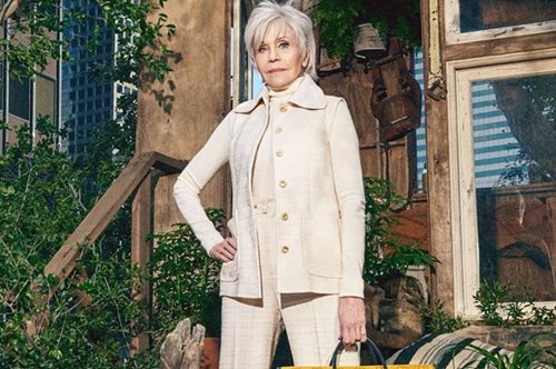 Η μόδα δεν έχει ηλικία: H 82χρονη Τζέιν Φόντα ποζάρει με τις πιο σέξι δερμάτινες μπότες στιλέτο 