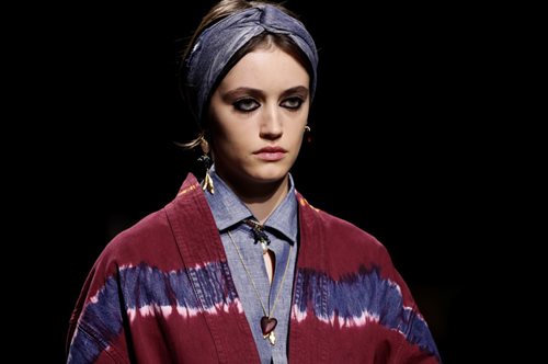 «Θέλουμε κάτι που γεννά επιθυμία, αλλά πιο άνετο»: Ο οίκος Dior ορίζει το λουκ της νέας εποχής