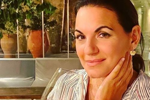 Η Όλγα Κεφαλογιάννη με τις δύο αδερφές της σε μια χαλαρή, οικογενειακή φωτογραφία 