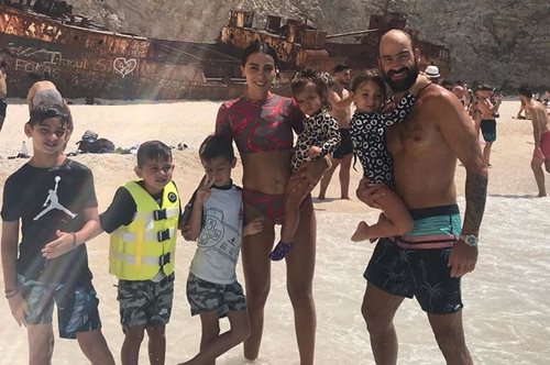 Η Ολυμπία Χοψονίδου έχει μεταμορφώσει το σπίτι της σε σχολική αίθουσα