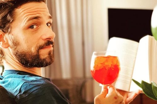 H μεγάλη ομοιότητα του Αποστόλη Τότσικα με τον αδελφό του, Θανάση, έχει γίνει θέμα συζήτησης