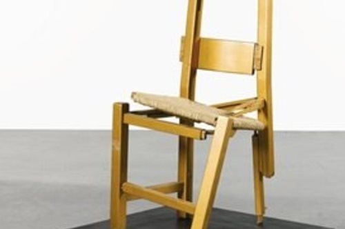 «Ένας θρόνος είναι ένα σύμβολο εξουσίας, ένας σπασμένος θρόνος τι είναι;»