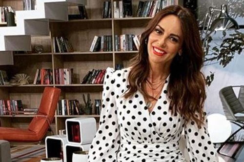 Πιο κοντά και ανέμελα: Το φρέσκο λουκ μαλλιών της Μπέττυς Μαγγίρα 