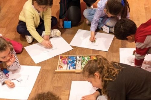 Το γράψιμο με το χέρι, και όχι με το πληκτρολόγιο, κάνει τα παιδιά εξυπνότερα