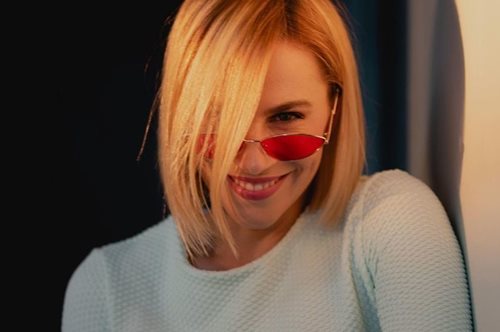 «Αυτό το “ο σύζυγός μου” μπορεί να με κάνει να πάθω! Μου φαίνεται πολύ βαρύ»