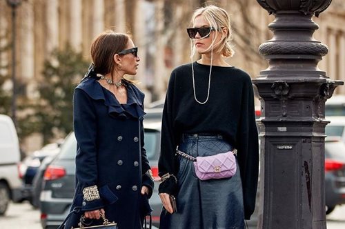 Τελικά έτσι πρέπει να συνδυάζουμε φόρεμα και μπότες: Το τρικ που ψηλώνει τα πόδια, δίνει κομψότητα