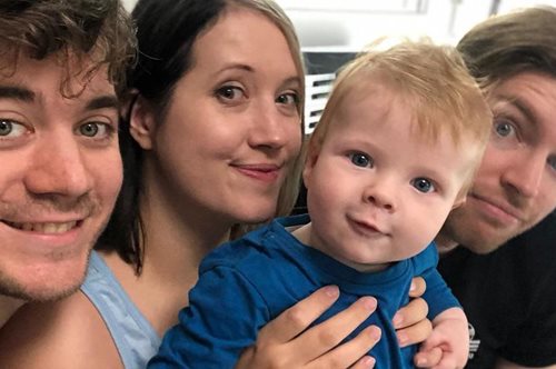 Μια πολυγαμική ιστορία αγάπης: Ο Κρίστιαν, ο Φάμπιαν, η Νικόλ και ο γιος τους ζουν όλοι μαζί