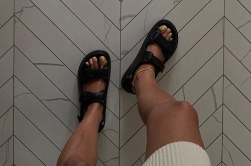 Ελληνίδα ποδολόγος αποκαλύπτει την εκπληκτική δράση των σπιτικών ποδόλουτρων: Χαλαρώνουν, θεραπεύoυν