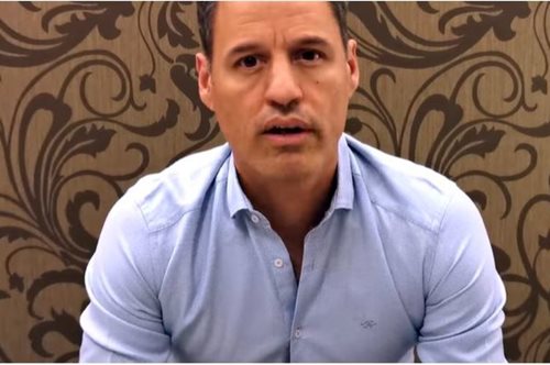 «Προτείνω να βγει Τσιόδρας / Μαγιορκίνης από καθημερινή ενημέρωση και να μπει Πετράκος»