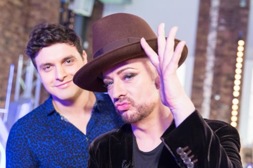 Ο Βαγγέλης Πολυδώρου έκανε την καλύτερη ερμηνεία και πέρασε στον ημιτελικό του βρετανικού The Voice