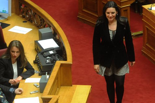 Το μίνι της Όλγας Κεφαλογιάννη συζητήθηκε. Γιατί άραγε;