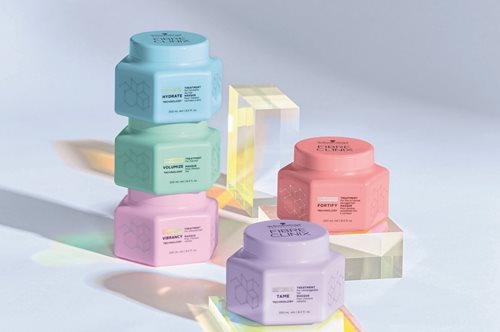 Το κομμωτήριο και τα προϊόντα μαλλιών είναι εδώ και είναι υπέροχα 