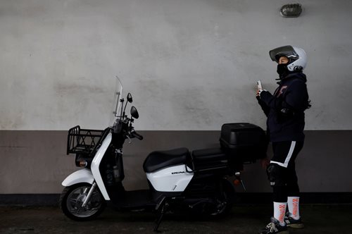 Ο θάνατος του «ντελιβερά»: Η ιστορία του 36χρονου υπαλλήλου μεταφορών που πέθανε από υπερκόπωση