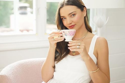 Έτσι είναι το τέλειο σπίτι, σύμφωνα με τη Μιράντα Κερ. Το διάσημο μοντέλο λάνσαρε σειρά επίπλων