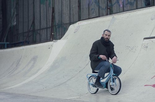 Επίκαιρη ελληνική ταινία με τον Άρη Σερβετάλη διεκδικεί Όσκαρ: Βοηθός του Λάνθιμου ο σκηνοθέτης της