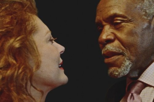 Η Σούζαν Σάραντον και ο Ντάνι Γκλόβερ ερωτεύονται, στο ομορφότερο βίντεο κλιπ που θα δεις σήμερα