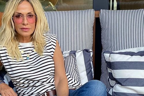 Η Άννα Βίσση και το μοναδικό της casual στυλ, με vintage Chanel τσάντα