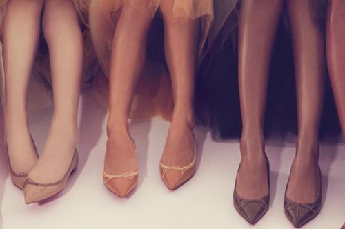 Για πρώτη φορά ο Christian Louboutin λανσάρει μπαλαρίνες σε όλες τις αποχρώσεις του δέρματος