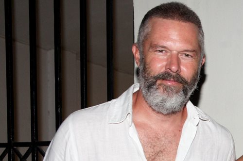 «Οι ίδιοι μου οι συνάδελφοι με κατηγορούσαν ως προδότη με το σποτ για τον κορονοϊό» 