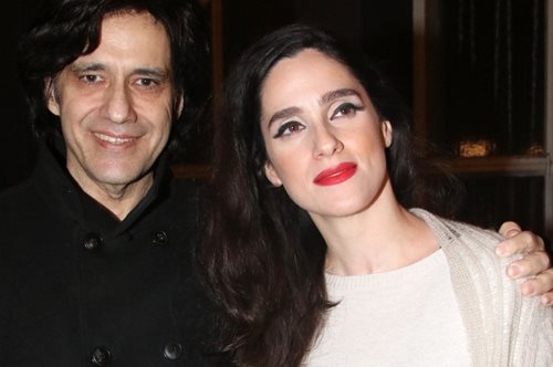 «Είναι απαιτητική και πολύ δυναμική γυναίκα. Με έχει δει σε όλες τις παραστάσεις και στο σήριαλ»