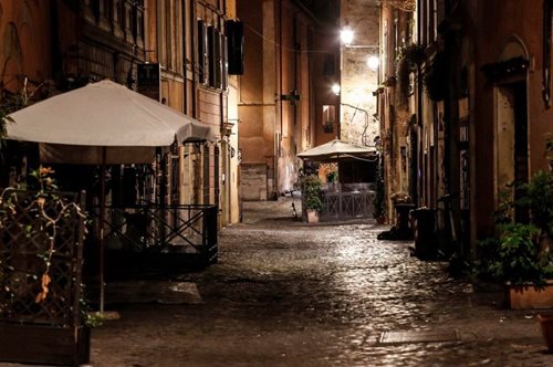 Άδεια η πόλη που πήγαν όλοι; Η Ευρώπη ενισχύει τους περιορισμούς για το δεύτερο κύμα του κορονοϊου 