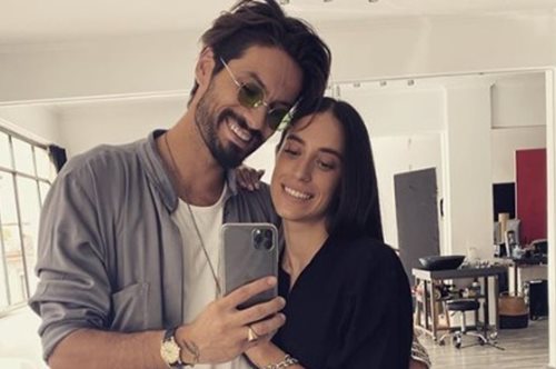 Ο Γιώργος Καράβας μας ξεναγεί στο σπίτι του ενώ τα παιδιά κοιμούνται 