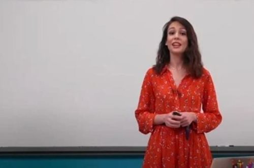 Viral έχει γίνει η δασκάλα της εκπαιδευτικής τηλεόρασης που είχε πάρει μέρος στο Shopping Star