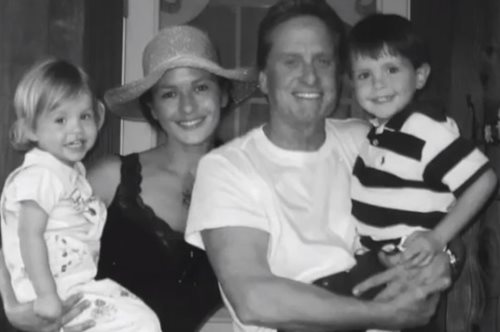 «Σε αγαπώ όπως τότε»: Η Κάθριν Ζέτα Τζόουνς ανέβασε βίντεο για τα 20 χρόνια γάμου με τον Ντάγκλας