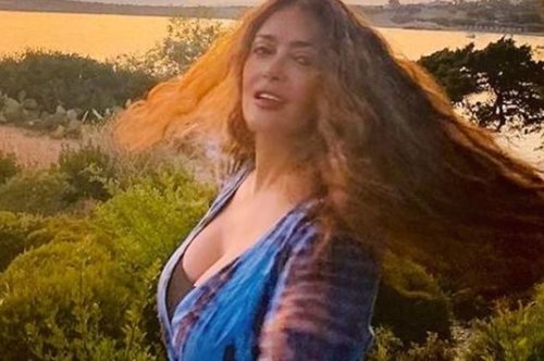 Μαζί και ευτυχισμένοι: Ο Φρανσουά Πινό σηκώνει στους ώμους του τη Σάλμα Χάγιεκ και την κόρη τους