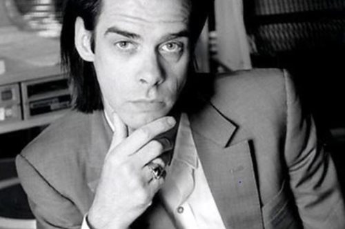 Τα καραντίνο-memes του Nικ Κέιβ είναι τόσο αστεία που ξορκίζουν μακριά το lockdown